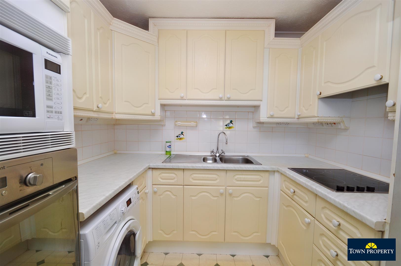 Property Details for Fairfield Road Eastbourne BN20 7NF Town Property Estate Agents